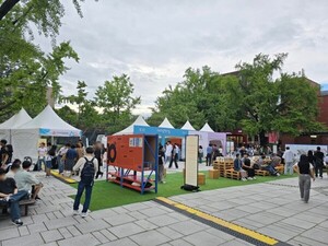 2025년 한국문학 결산, 세계로 확장된 언어, 내부를 성찰하는 서사 - 뉴스 썸네일 이미지