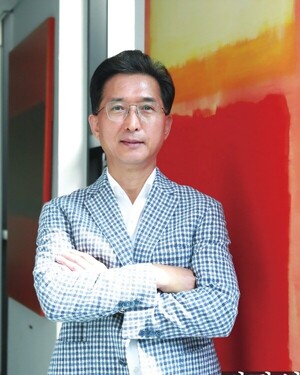 운동장 단짝에서 'K-치킨'의 거인이 된, 김광선 회장에게 - 뉴스 썸네일 이미지